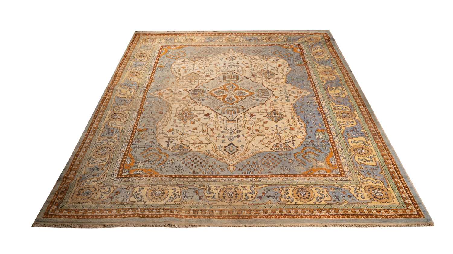 Lot 723 - A Ushak carpet
