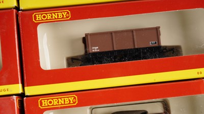 Lot 515 - Hornby 00-gauge rolling stock
