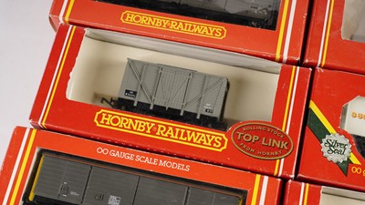 Lot 518 - Hornby 00-gauge rolling stock