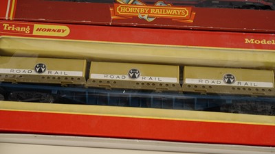 Lot 520 - Hornby 00-gauge rolling stock