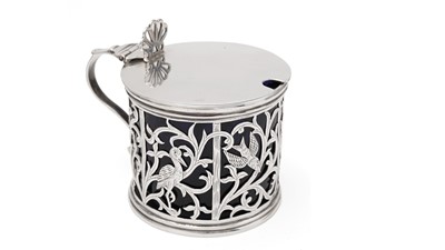 Lot 214 - A George III silver mustard pot shaped like a drum