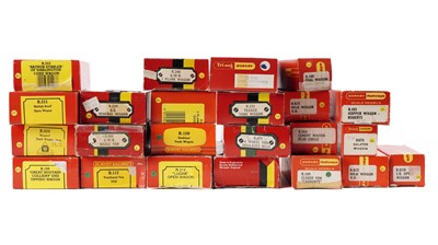 Lot 524 - Hornby Railways 00-gauge rolling stock, all boxed and Hornby accessories
