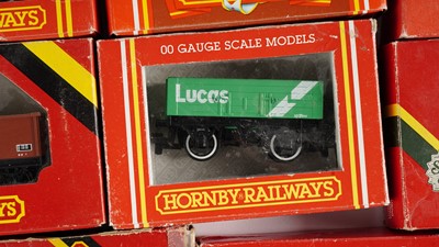 Lot 524 - Hornby Railways 00-gauge rolling stock, all boxed and Hornby accessories