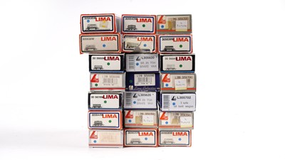 Lot 528 - Lima 00-gauge rolling stock