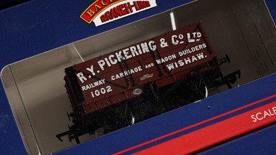 Lot 532 - Bachmann 00-gauge rolling stock