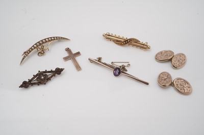 Lot 456 - Brooches, cufflinks and a pendant