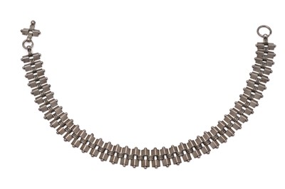 Lot 441 - A Victorian silver necklace