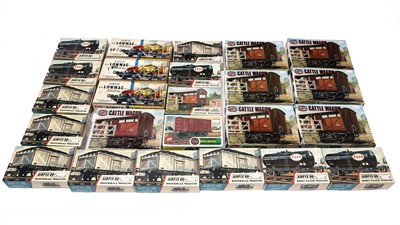 Lot 816 - Airfix 00-gauge plastic model construction kits