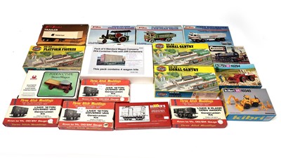 Lot 818 - Model Railway plastic construction kits