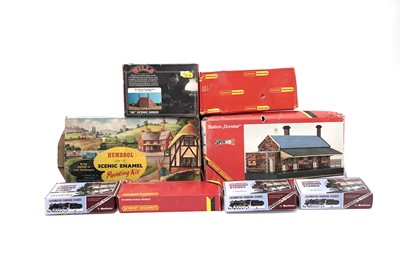 Lot 829 - A selection of model railway trackside items