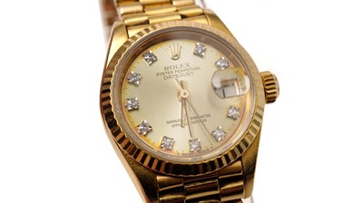 Lot 1033 - Rolex Oyster Perpetual Datejust: a lady's 18ct yellow gold cased automatic wristwatch