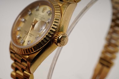 Lot 1033 - Rolex Oyster Perpetual Datejust: a lady's 18ct yellow gold cased automatic wristwatch