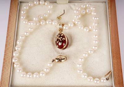 Lot 1217 - Faberge: an egg-pattern pendant on cultured pearl necklace