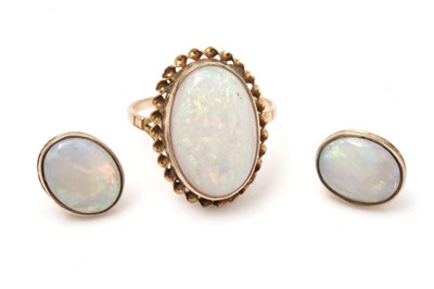 Lot 562 - An opal cabochon ring and earrings