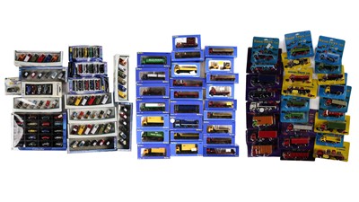 Lot 882 - A selection of diecast model vehicles