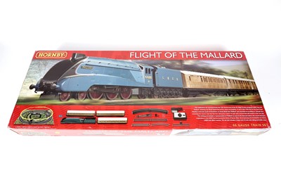 Lot 799 - Hornby 00-gauge train set