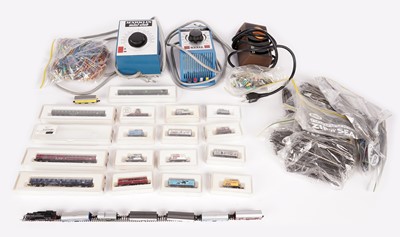 Lot 796 - A selection of Maklin Mini-club items