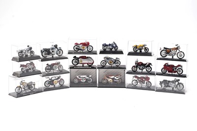 Lot 998 - Cased diecast model motorcycles