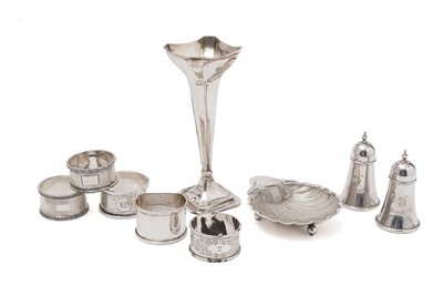 Lot 480 - A selection of silver items