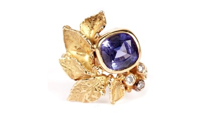 Lot 1219 - A bispoke made tanzanite and diamond ring