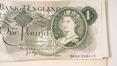 Lot 271 - A collection of Queen Elizabeth Bank on England bank notes