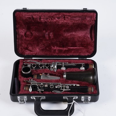 Lot 5 - A Boosey and Hawkes '77' clarinet