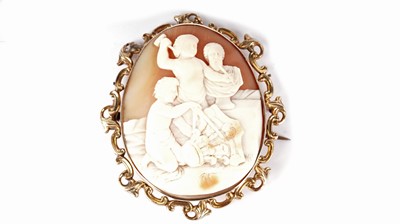 Lot 1220 - A Victorian carved shell cameo brooch
