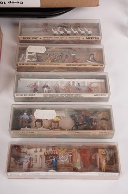 Lot 140 - A selection of vintage toys and models