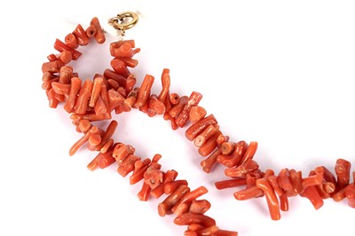 Lot 1 - A graduated coral branch necklace