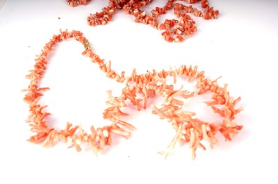 Lot 384 - A selection of coral and other jewellery