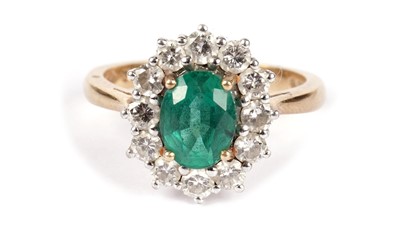 Lot 1223 - An emerald and diamond cluster ring