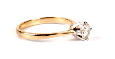 Lot 1224 - A single stone solitaire diamond ring