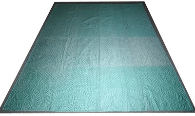 Lot 942 - An Art Deco period "Durham" wholecloth quilt