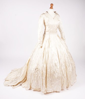 Lot 983 - A 1950s Edythe M. Pegg champagne sprigged-rose damask wedding dress