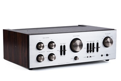 Lot 467 - A Luxman L-81 amplifier