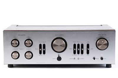 Lot 468 - A Luxman L-80V amplifier