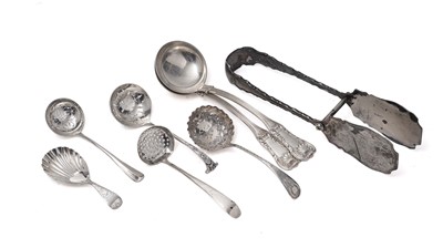 Lot 393 - A mixed lot of silver