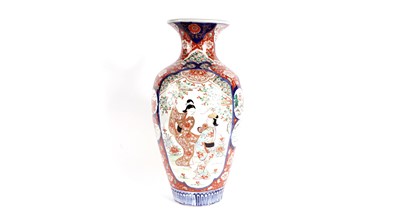 Lot 771 - 19th-century Japanese Imari vase