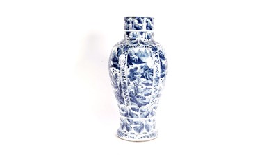 Lot 751 - Chinese blue and white vase