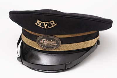 Lot 787 - A North Eastern Railway guard's peaked cap