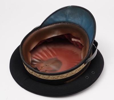 Lot 787 - A North Eastern Railway guard's peaked cap