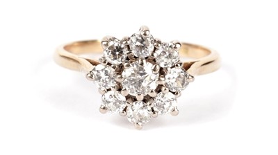Lot 1240 - A diamond cluster ring