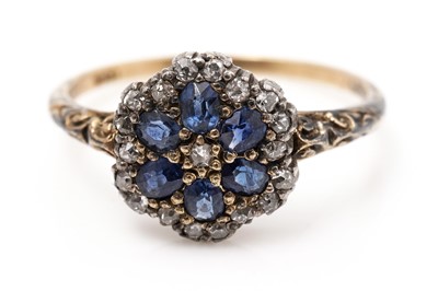 Lot 425 - A Victorian sapphire and diamond cluster ring