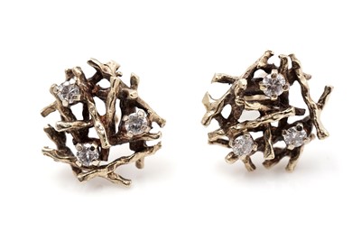 Lot 420 - A pair of diamond and 18ct gold gold nest pattern earrings
