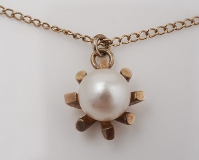 Lot 422 - A collection of cultured pearl jewellery