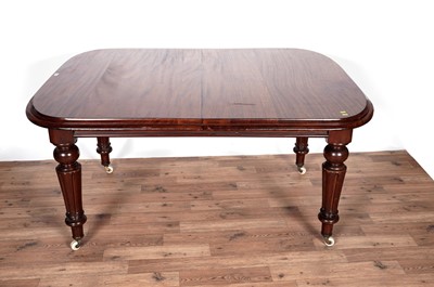 Lot 15 - A Victorian mahogany extending dining table