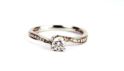 Lot 386 - A solitaire diamond ring