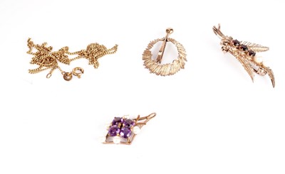 Lot 379 - A selection of gold jewellery