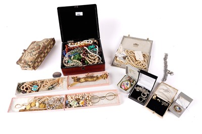 Lot 442 - A collection of costume jewellery and accessories