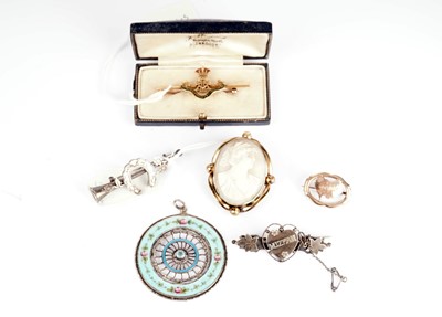 Lot 380 - A selection of brooches and other jewellery